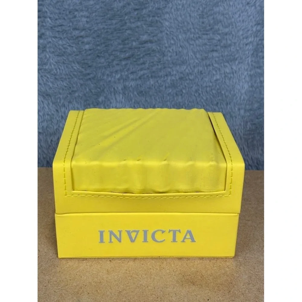 Invicta signature yellow